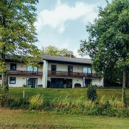 Vakantiehuis Mid-century House With Valley View In Vulkaneifel *